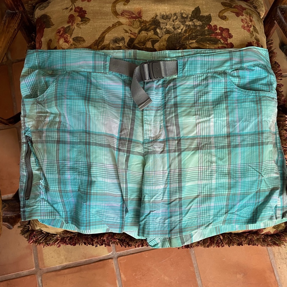 Columbia fishing shorts 16